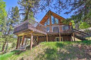 Florissant Hilltop Hideaway with Porch and Pond Access