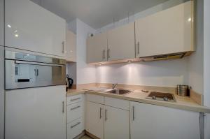 2 PIECES MODERNE AVEC TERRASSE ET PARKING A 3MN DES PLAGES !l- A1B230