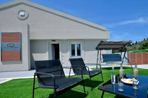 Villa Bratou Terra Sleeps 2 with Garden