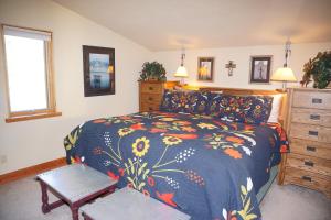 24 Little Ln (203048-9004) Home