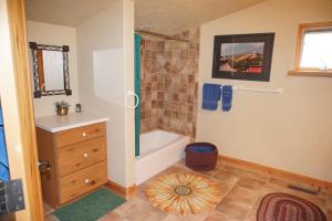 24 Little Ln (203048-9004) Home