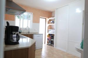 Chalet con piscina, amplio jardin y aire acondicionado