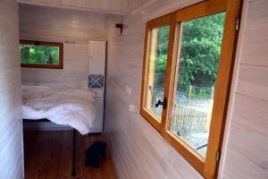 Tentes de luxe Roulotte paisible au milieu de la nature : photos des chambres