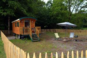 Tentes de luxe Roulotte paisible au milieu de la nature : Tente