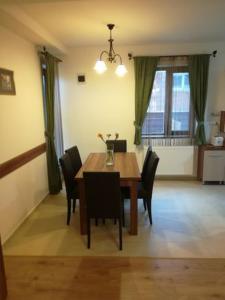 Untold 2024 - 3-room apartment with garden for 6-8 person, 2 private parking