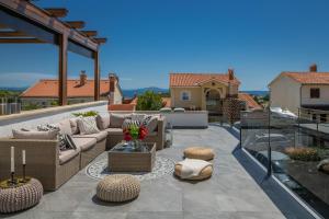 Sea view modern spacious lounge house