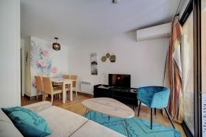 Immogroom - 2 Rooms - Renovated - Pool - A C