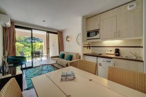 Immogroom - 2 Rooms - Renovated - Pool - A C
