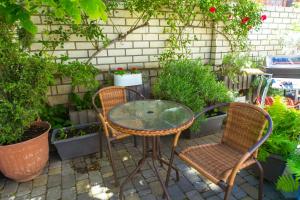 Apartment with Terrace room in Khris