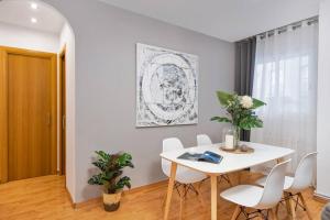 Lodging Apartments Villa de Gracia 2 bedroom cozy apartment