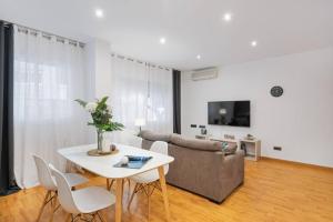 Lodging Apartments Villa de Gracia 2 bedroom cozy apartment