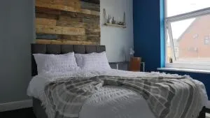 Spacious 6 Bed Home Near City & Albion Stadium Perfect for Contractors! - 西布罗姆维奇