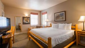 Kig Suite with Sofa Bed - Non-Smoking room in Best Western Plus Plaza Hotel