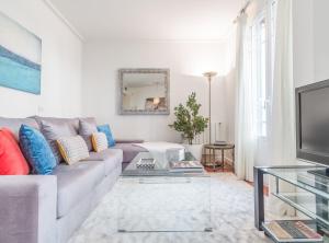 Charming 2-Bedroom Apartment in Retiro Perfect Madrid Location