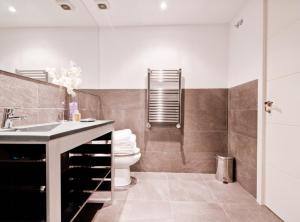 Spacious Temporary Apartment in Madrid Argüelles Close to Moncloa, Chamberí & Gran Vía, Princesa V