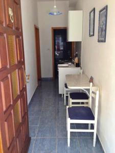 A1 - apt w patio just 3 min walking to the beach