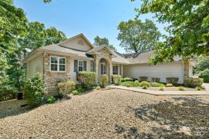 Family Room room in Relaxing BV Home near Golfing Hiking & Lakes