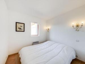 Apartment Le Golf de Roquebrune by Interhome