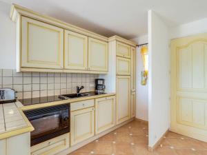 Apartment Le Golf de Roquebrune by Interhome