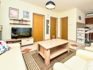 Apartment Dragica-2 by Interhome