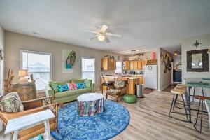 Apartment room in Coastal Carolina Beach Condo with Beach Access!