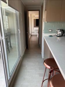 Apartament Condo Amueblado, ENCOMENDEROS 200 El Golf, Las Condes Santiago con vista al Costanera Center