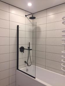 MAKSIM Modern Apartment