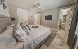 Villa Nautilus New Lux 3 Story Pool Hot Tub Home with Elevator- Steps away from the beach - Marineland