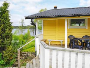 6 person holiday home in HOLSLJUNGA-By Traum