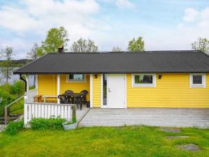 6 person holiday home in HOLSLJUNGA-By Traum