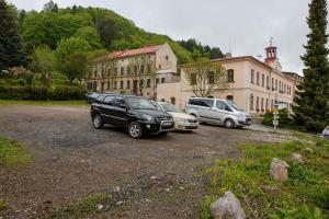 Large 3-Bedroom Apartment on Main Square with Free Parking