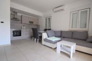 Apartment in OmisaljInsel Krk 35666