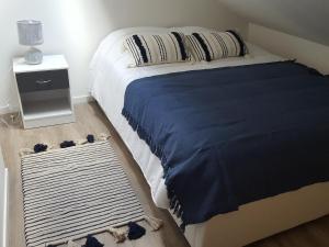 Appartements Charmante Maison Cosy a Villabe-Hyper Centre-Gare-WIFI : photos des chambres