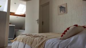 Appartements Charmante Maison Cosy a Villabe-Hyper Centre-Gare-WIFI : photos des chambres