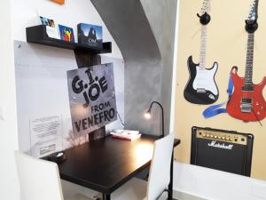 ALCENTRO Orange Home