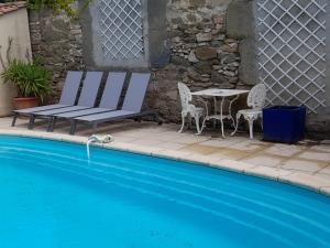 Maisons de vacances Le gite de Sainte Valiere PISCINE et SPA : photos des chambres