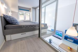 Modern Duplex Studio Tommy