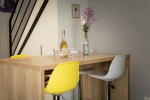 Modern Duplex Studio Tommy