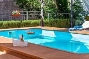 Evala luxury rooms with pool and garden