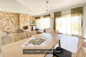 Aspri Petra Villa Rachoni - 3 bedrooms 7 guests