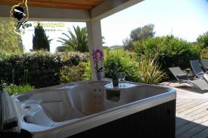 Villas Maison de vacances T3 piscine jacuzzi privee 5 min Mer : photos des chambres