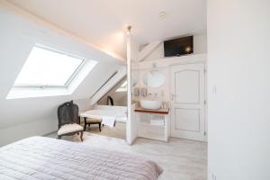 Hotels Logis - Hotel De La Mairie : photos des chambres