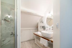 Hotels Logis - Hotel De La Mairie : photos des chambres