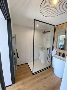 B&B / Chambres d'hotes Katsoleil : Chambre Double Deluxe avec Douche