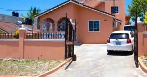 Bev's Rosevilla - Rose Hill