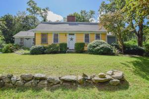 Holiday Home room in 903 Updated with Huge Private Yard Outdoor Game Space Patio and Outdoor Shower