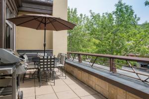 Colonnade Residence 11