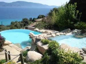 Villas Valinco San Martinu Corse du Sud - vue et proche mer - piscines-7 chambres - 科蒂基亚瓦里