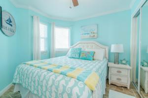 Steps to Pool and BeachAmazing Views from Two Balconies