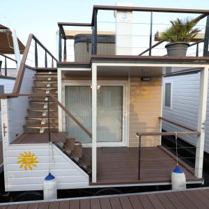 Floating Sea House SONČEK 